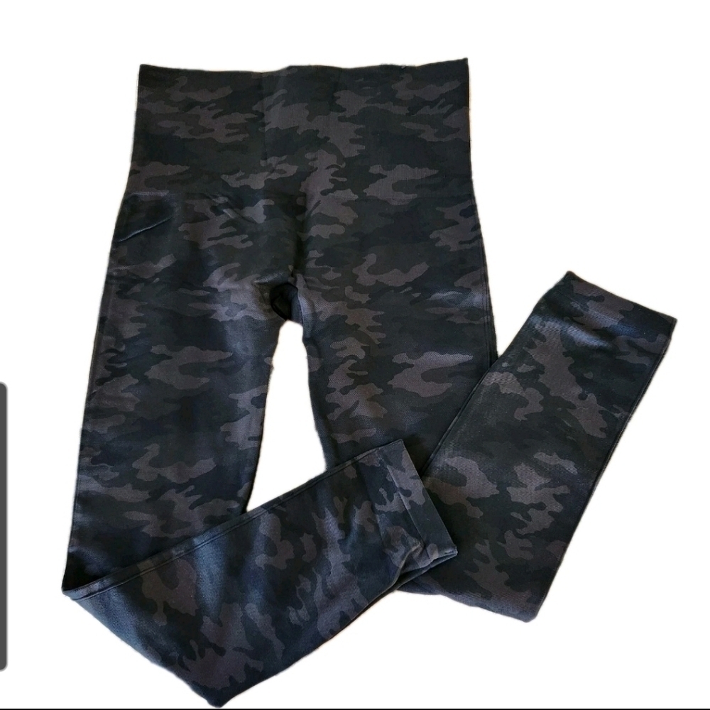 SPANX Look At Me Now Seamless Legging Women Size 1X Camo Black Plus Stretch